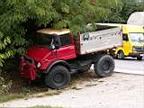 Starý model Mercedesu Unimog