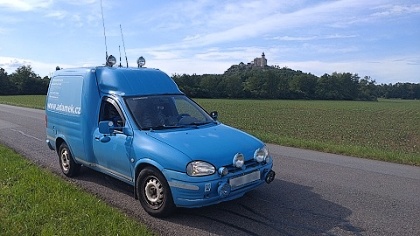 Upravený Opel Combo B zprava zepředu